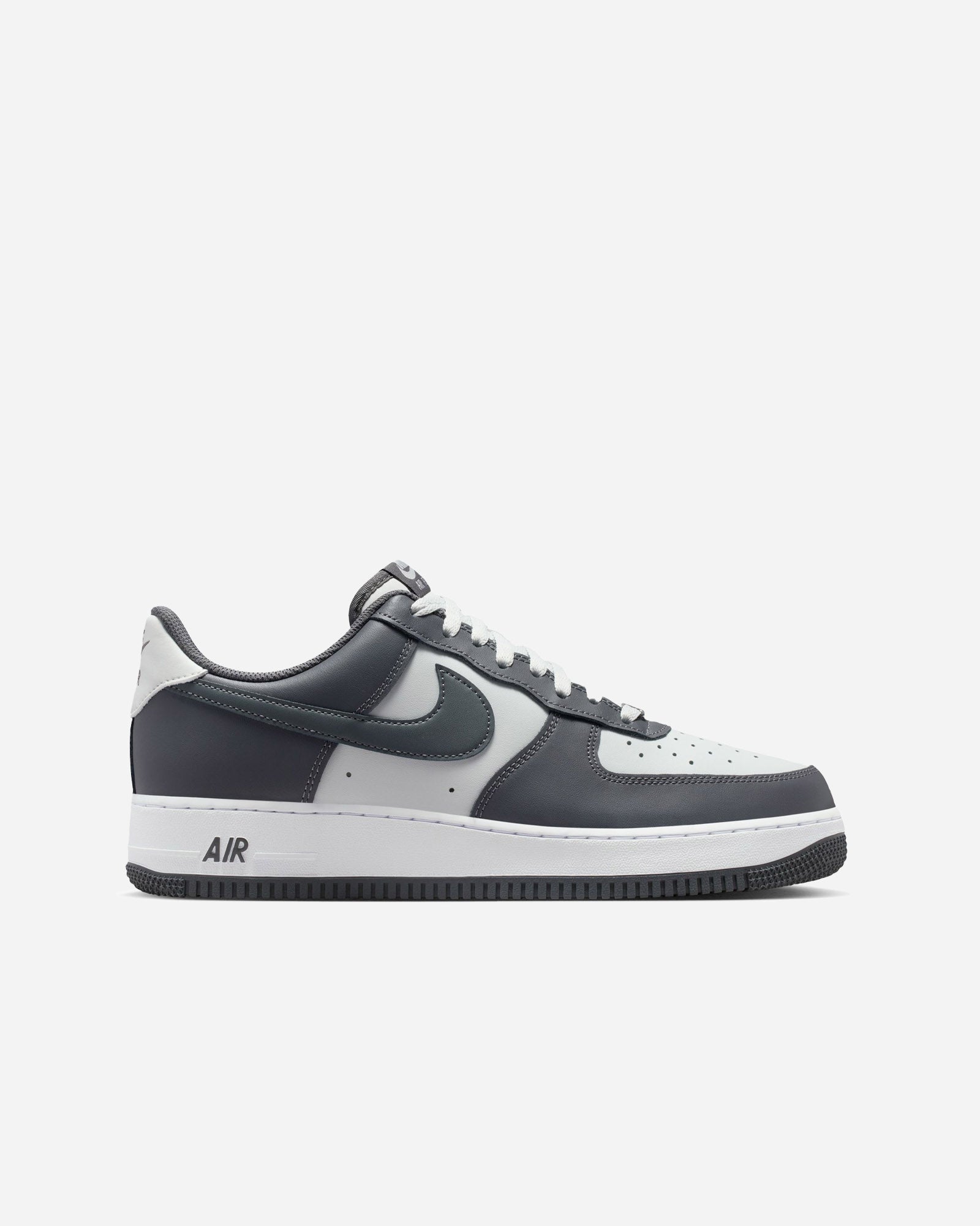 Nike Air Force 1 ´07 card image