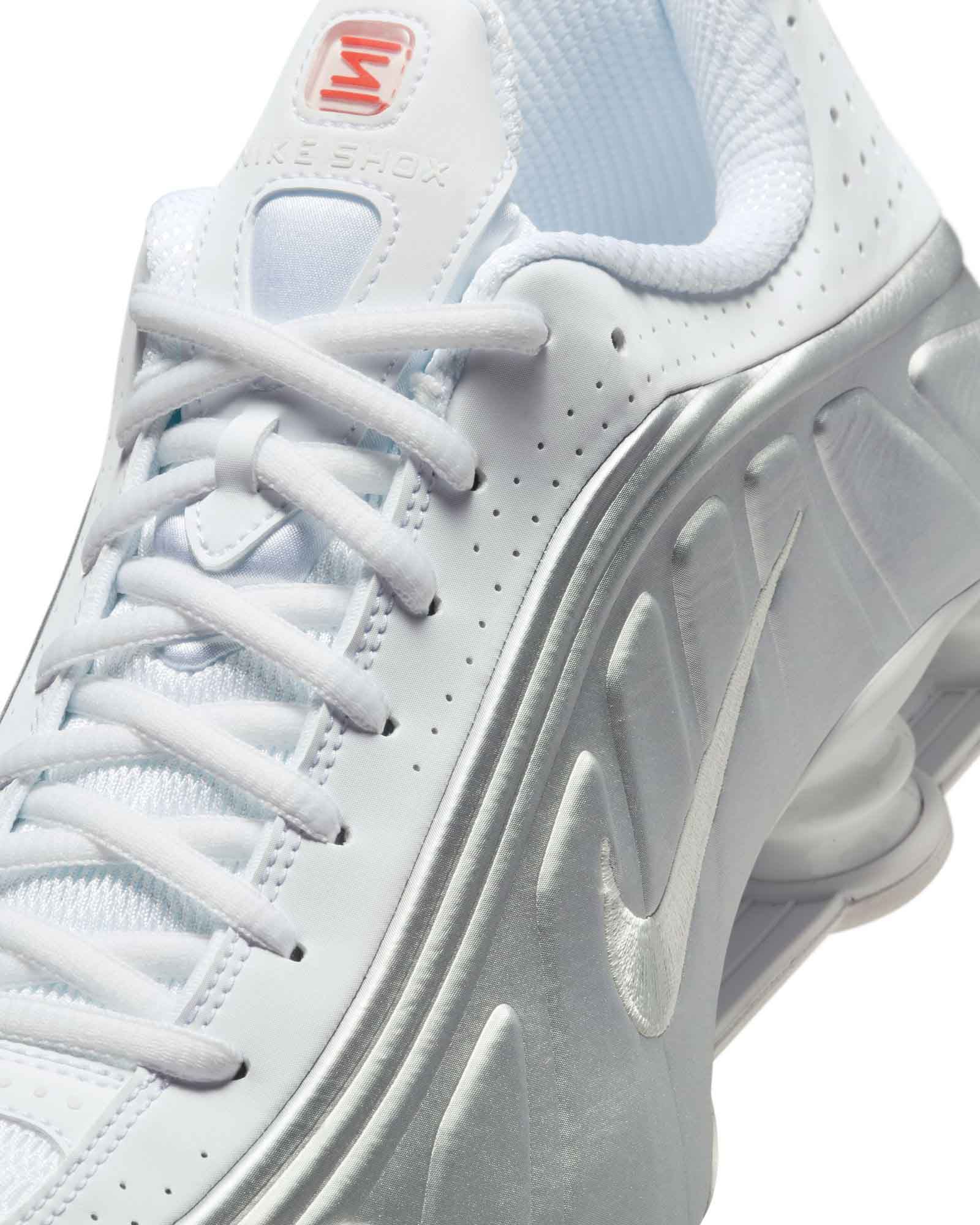 Nike Shox R4 image