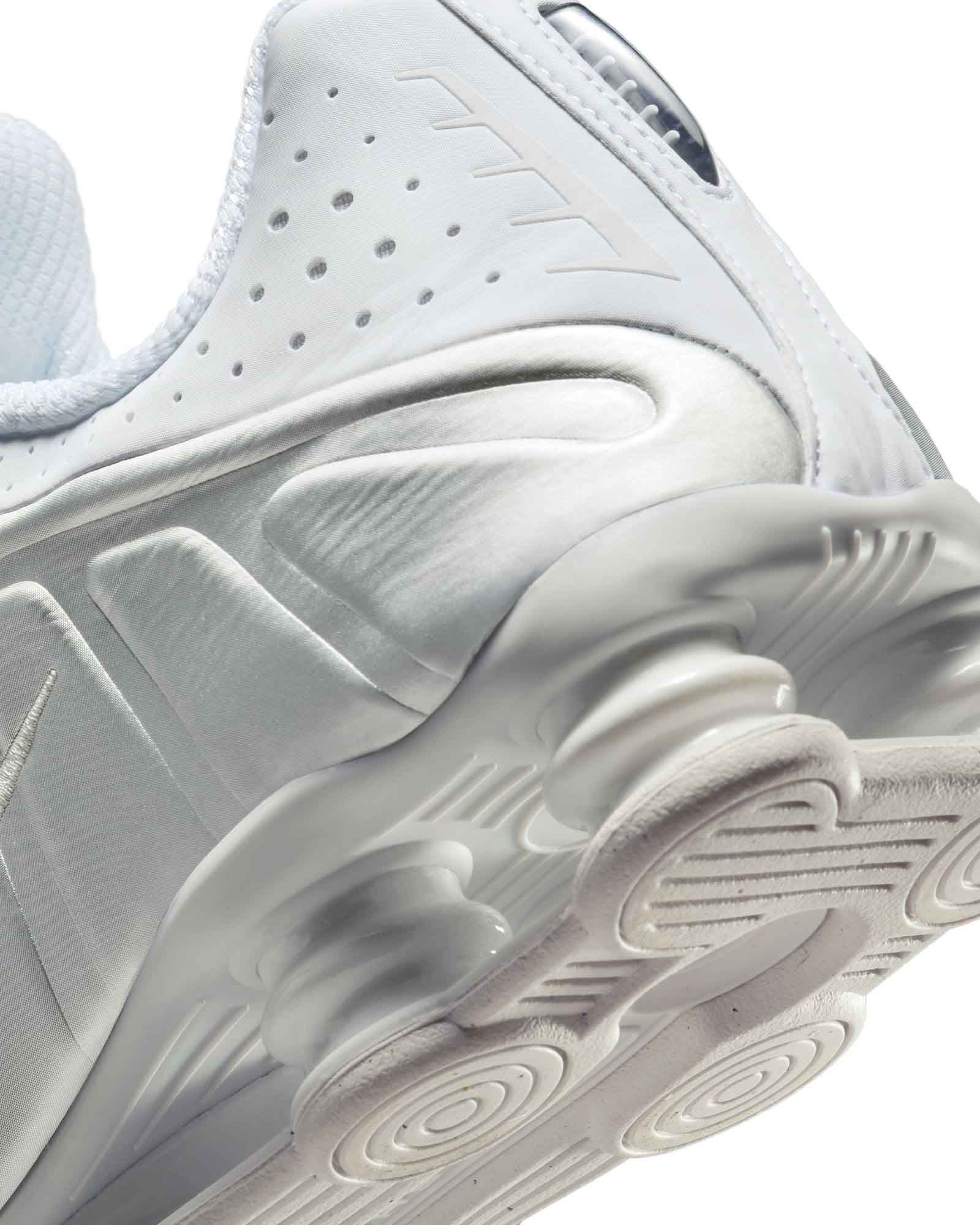 Nike Shox R4 image