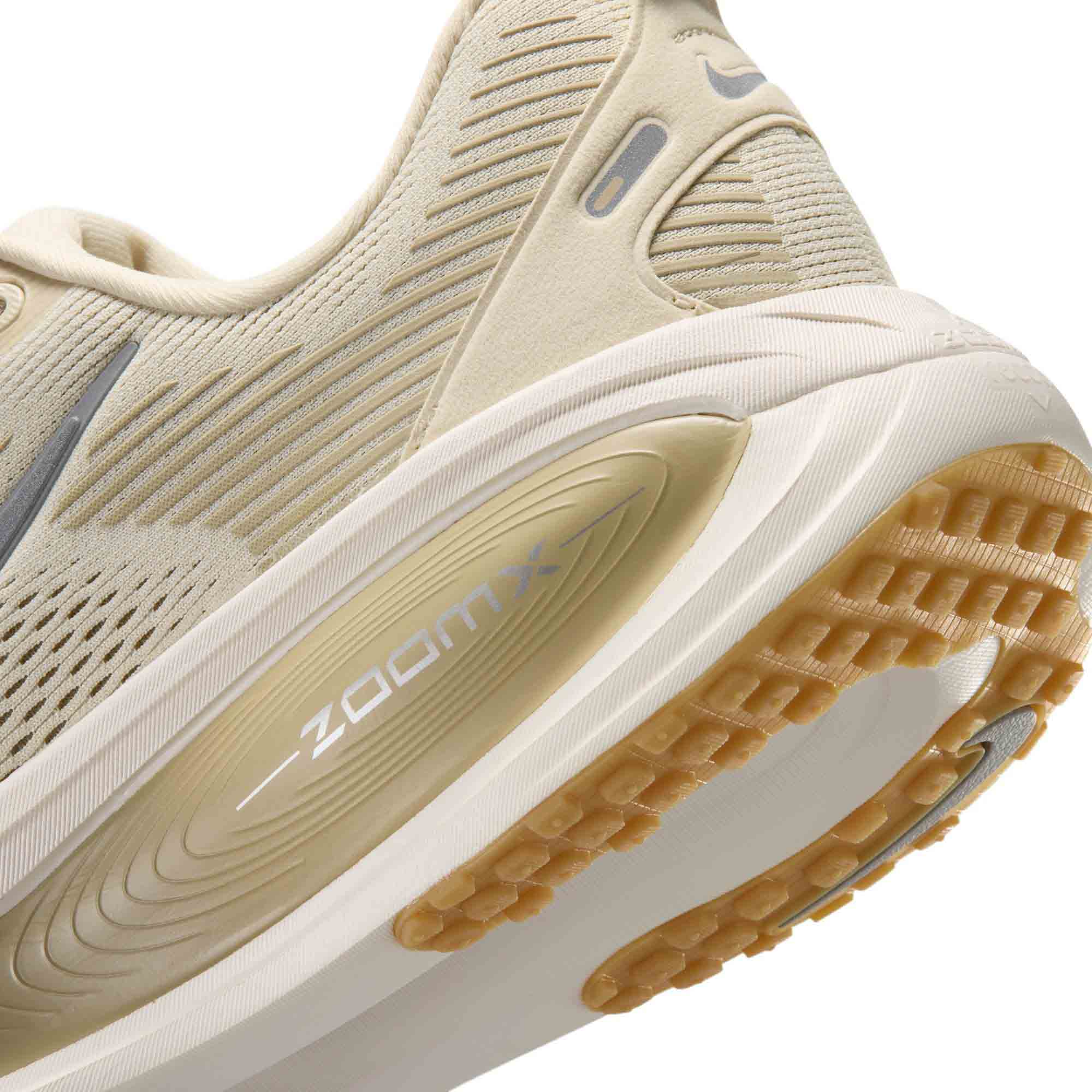 Nike Vomero 18 ESS image