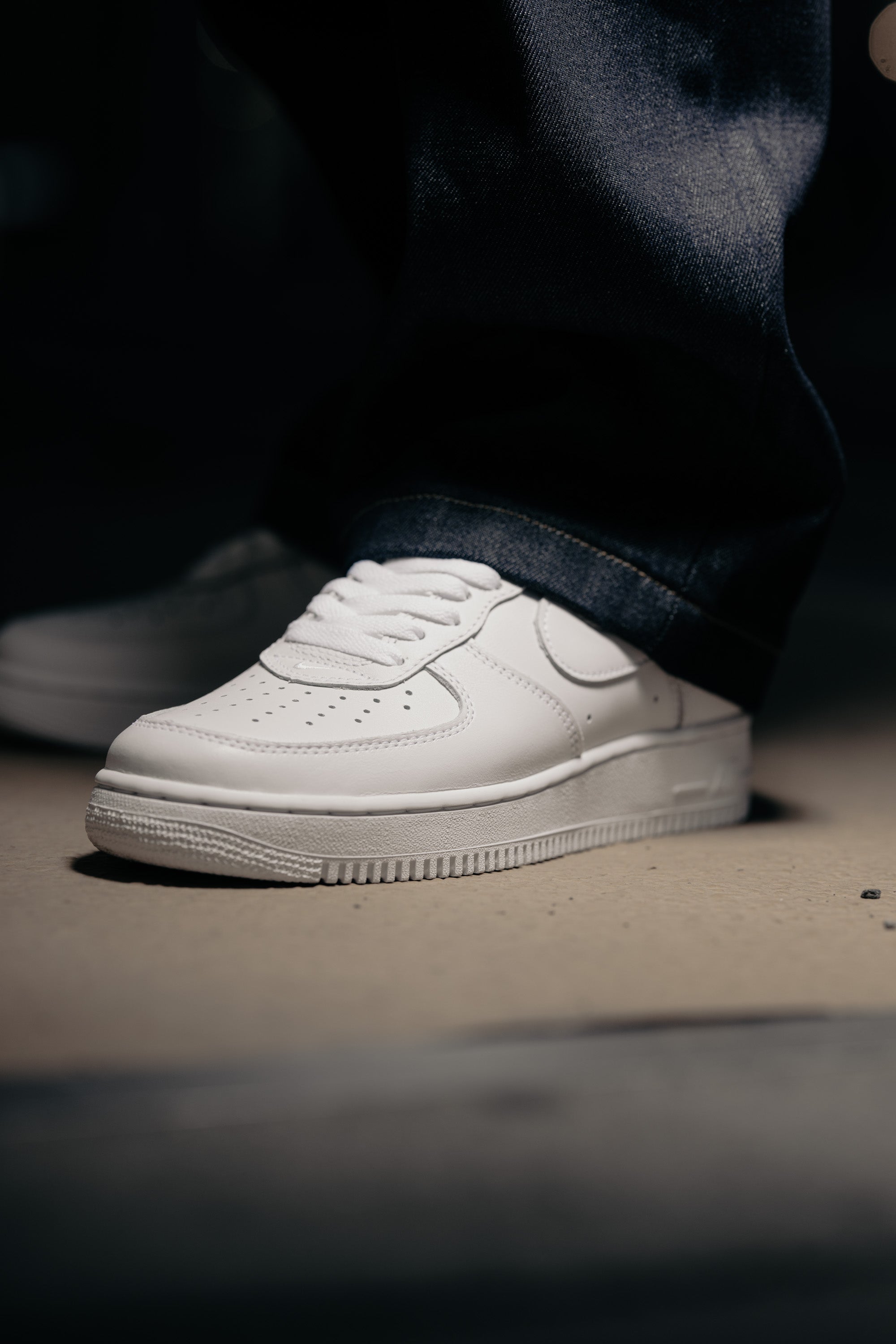NIKE AIR FORCE 1 '01 hero image
