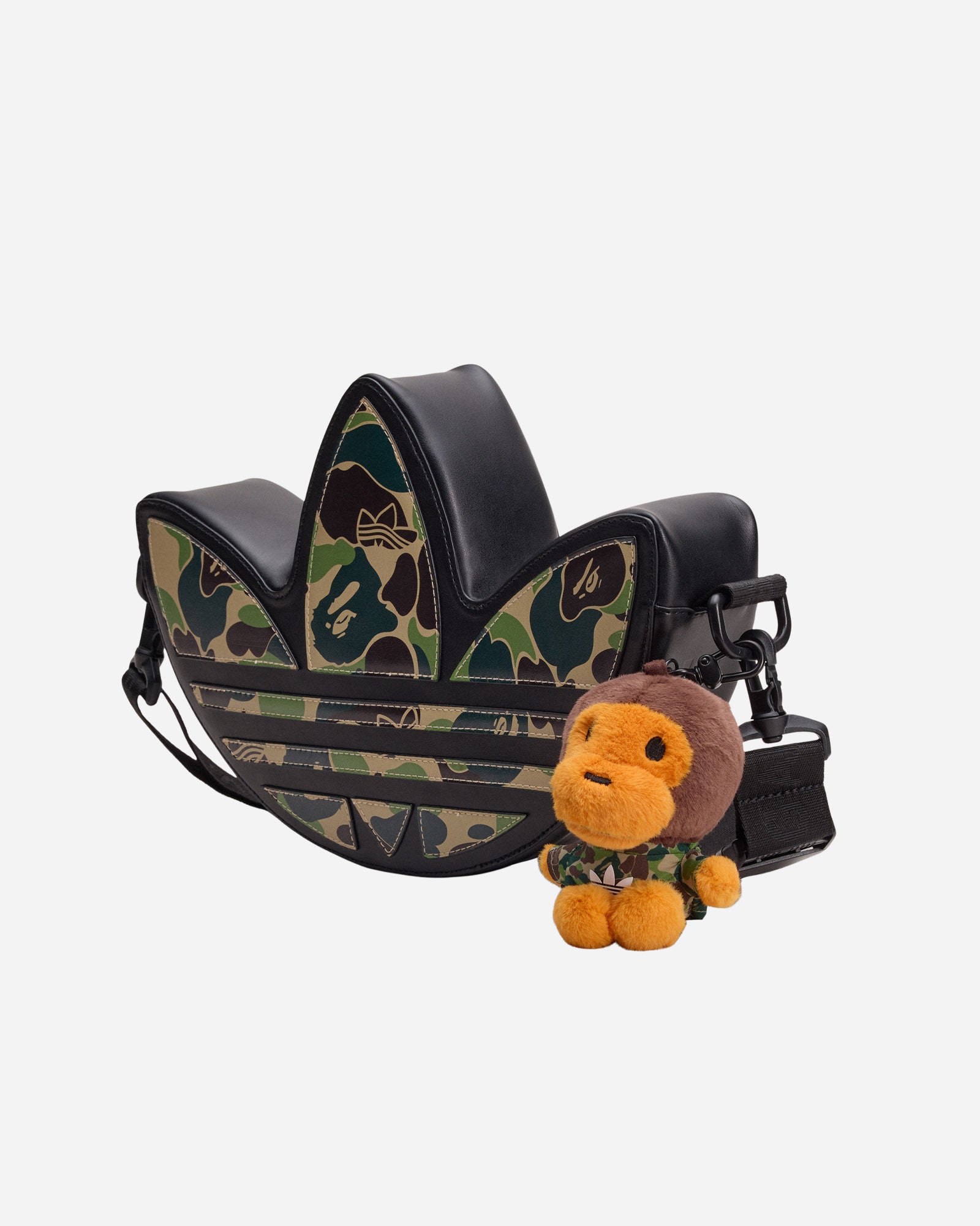 Trefoil Shoulder Bage BAPE image