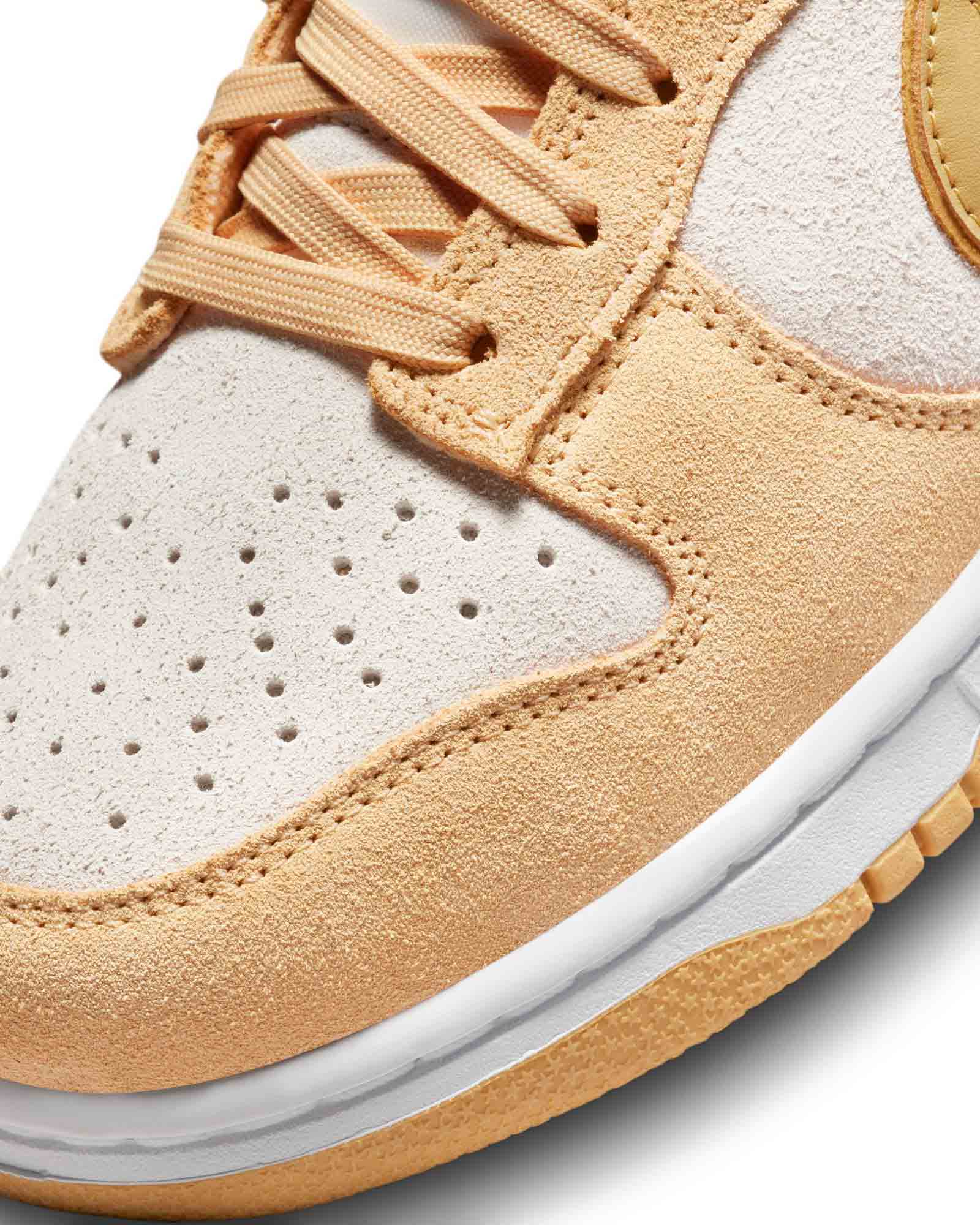 Women´s Nike Dunk Low LX &quot;Gold Suede&quot; image